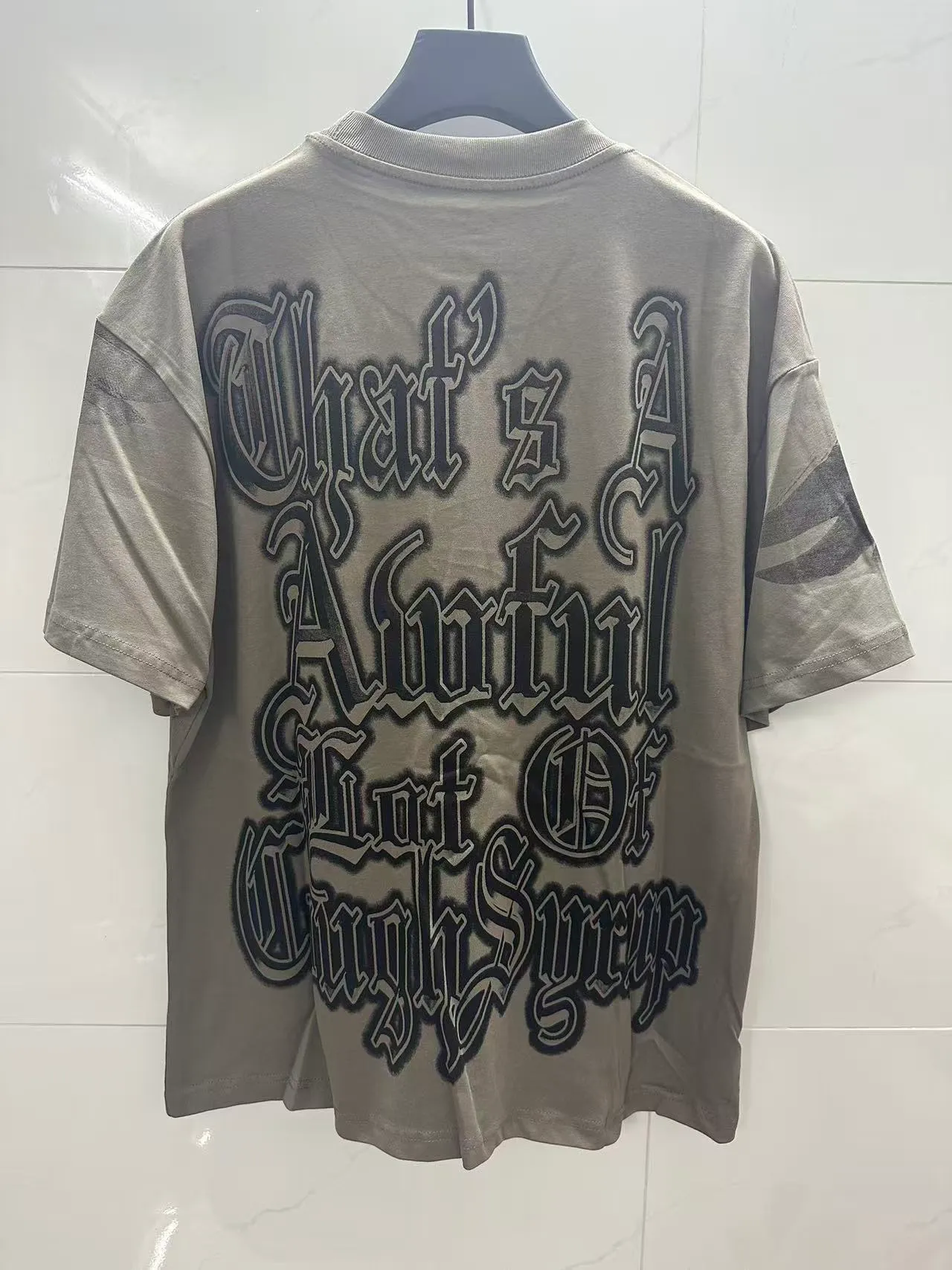 # Green｜That's A AWFUL LOT OF COUGH SYRUP In Stock Real shot American simple trendy brand loose casual T-shirt Fabric (fabric): 32 counts Weight combed double yarn pure cotton Sizes (size): S-M L X L Color (colour): Black/White 👉